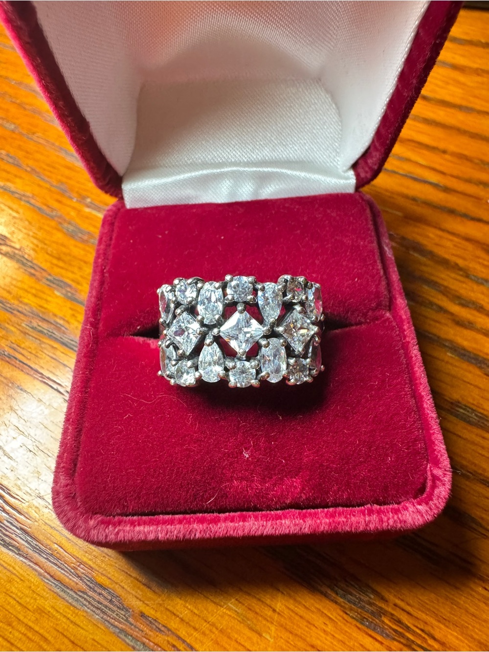 Size 9 RARE Silpada Ring Sterling Silver HTF almost perfect SUPER SPARKLY